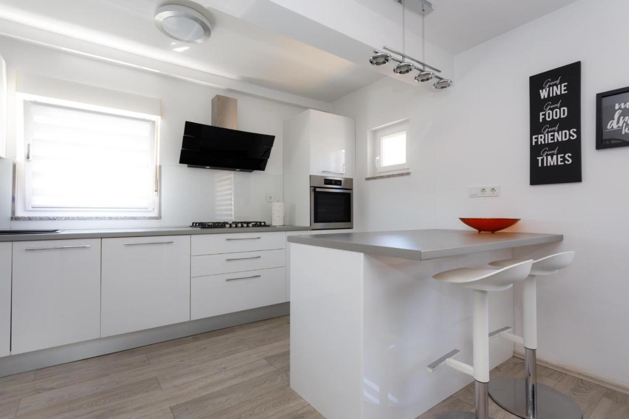 Apartman Laura Krk Town Exteriér fotografie
