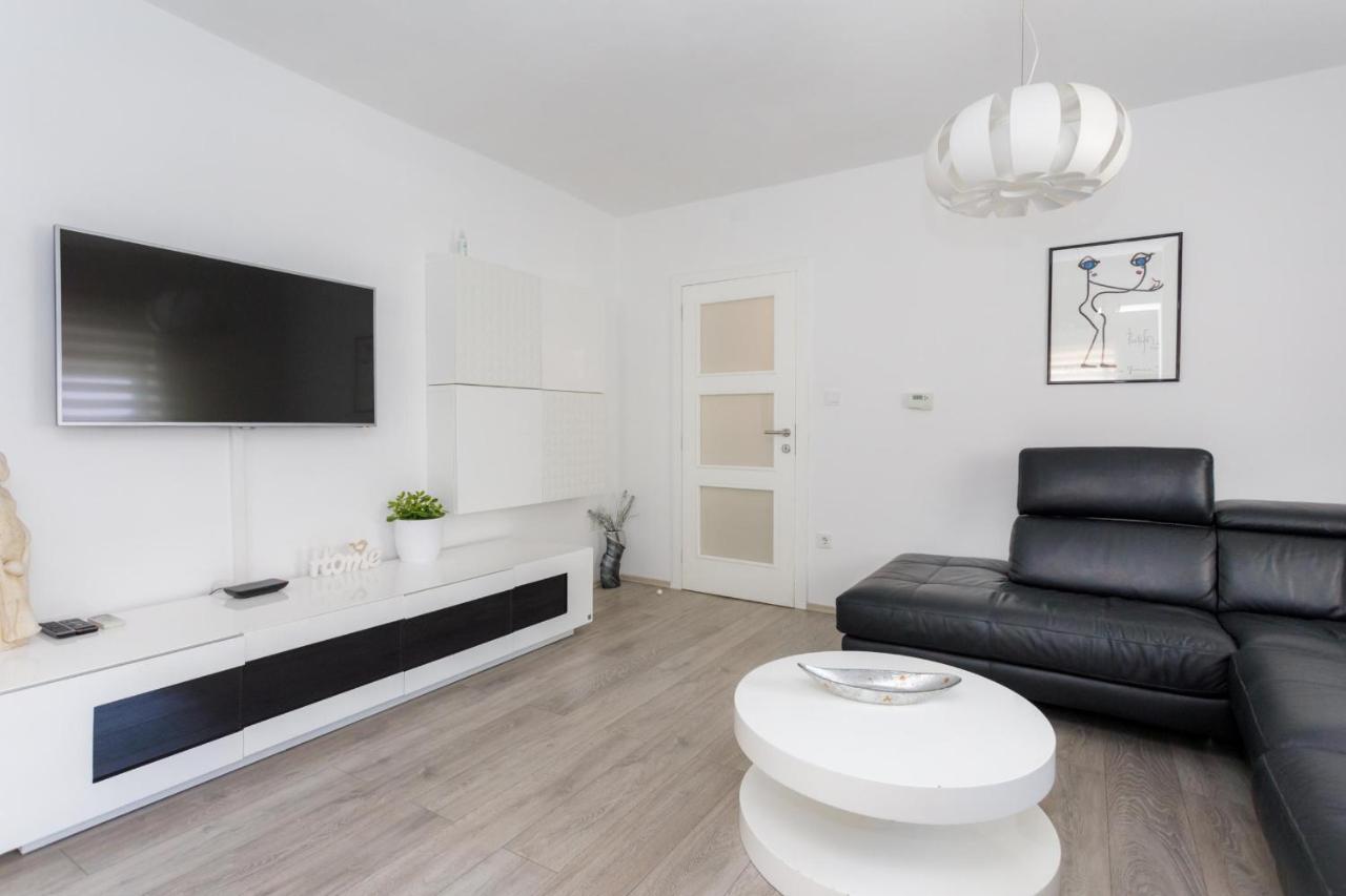 Apartman Laura Krk Town Exteriér fotografie