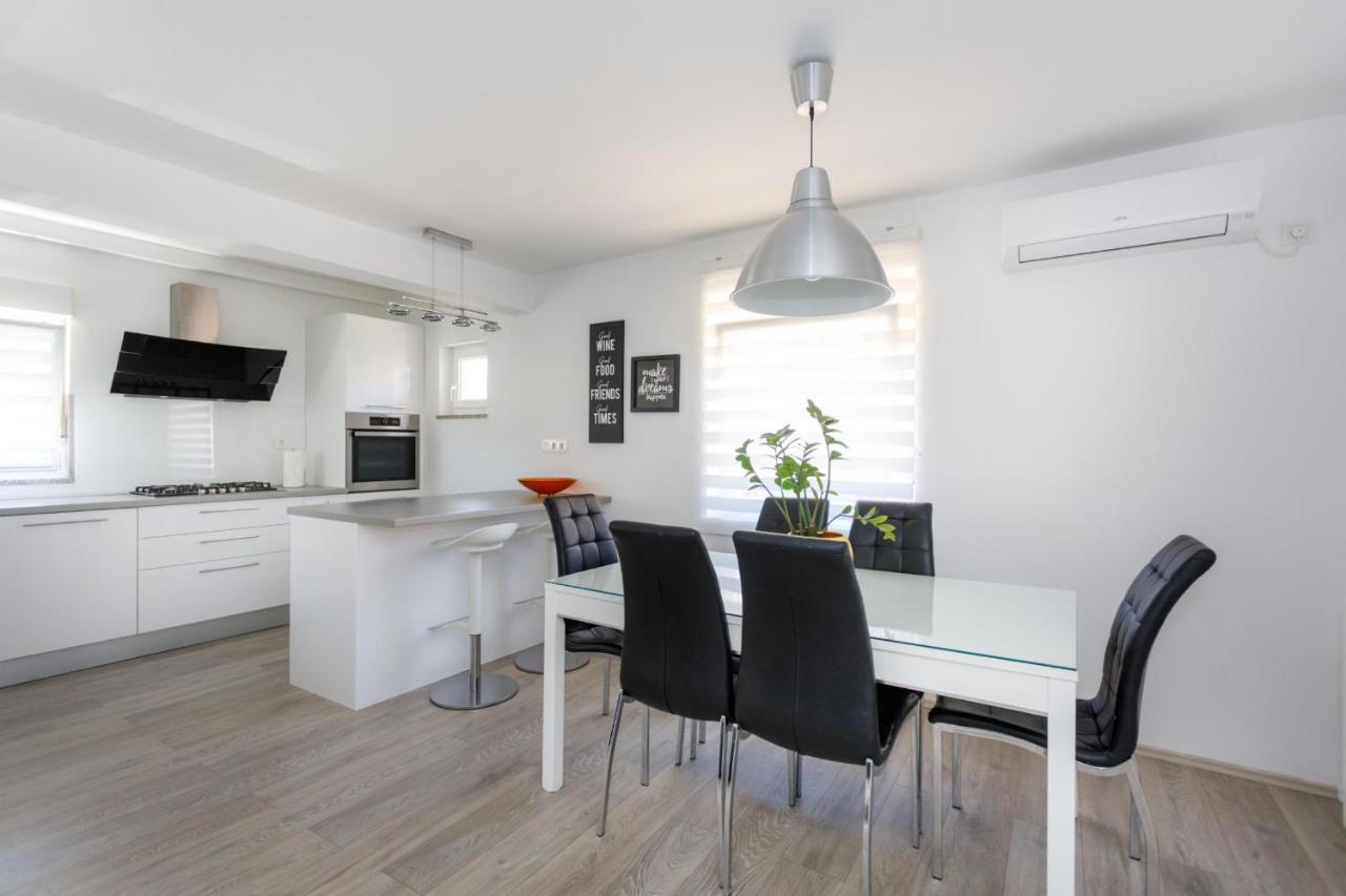Apartman Laura Krk Town Exteriér fotografie