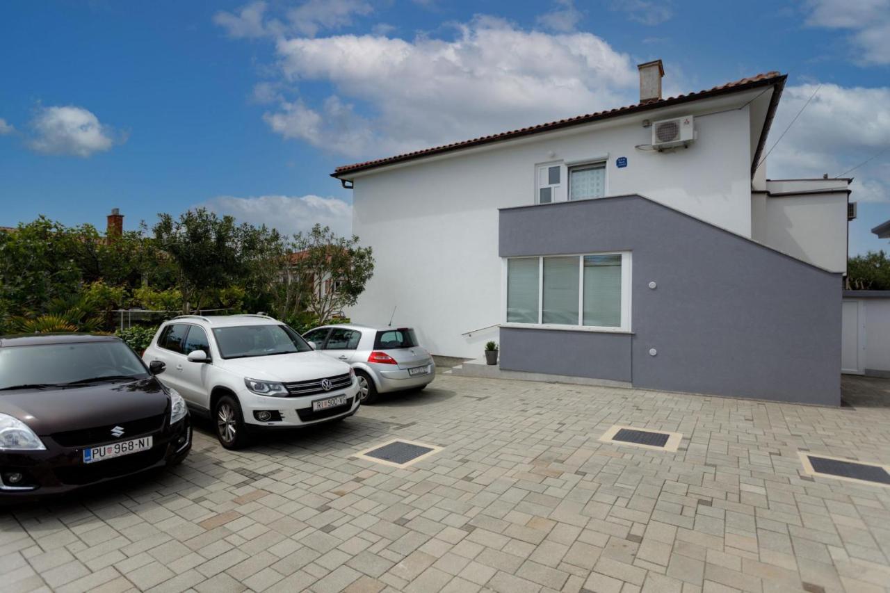 Apartman Laura Krk Town Exteriér fotografie