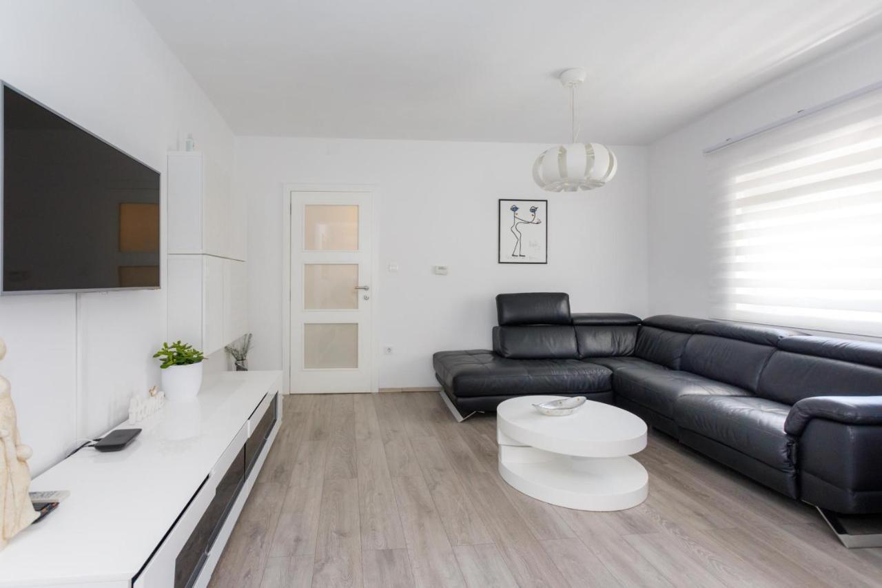 Apartman Laura Krk Town Exteriér fotografie
