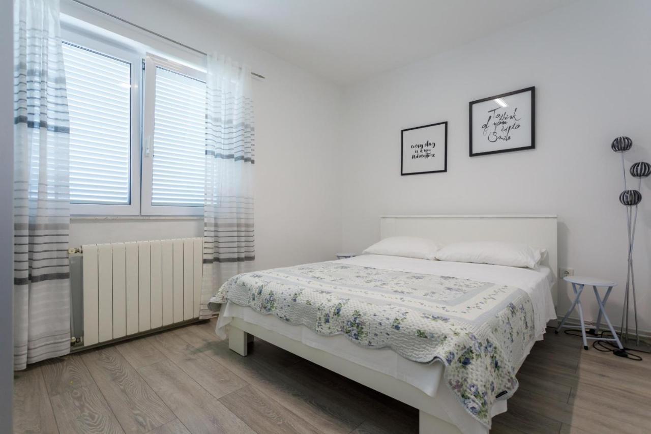 Apartman Laura Krk Town Exteriér fotografie
