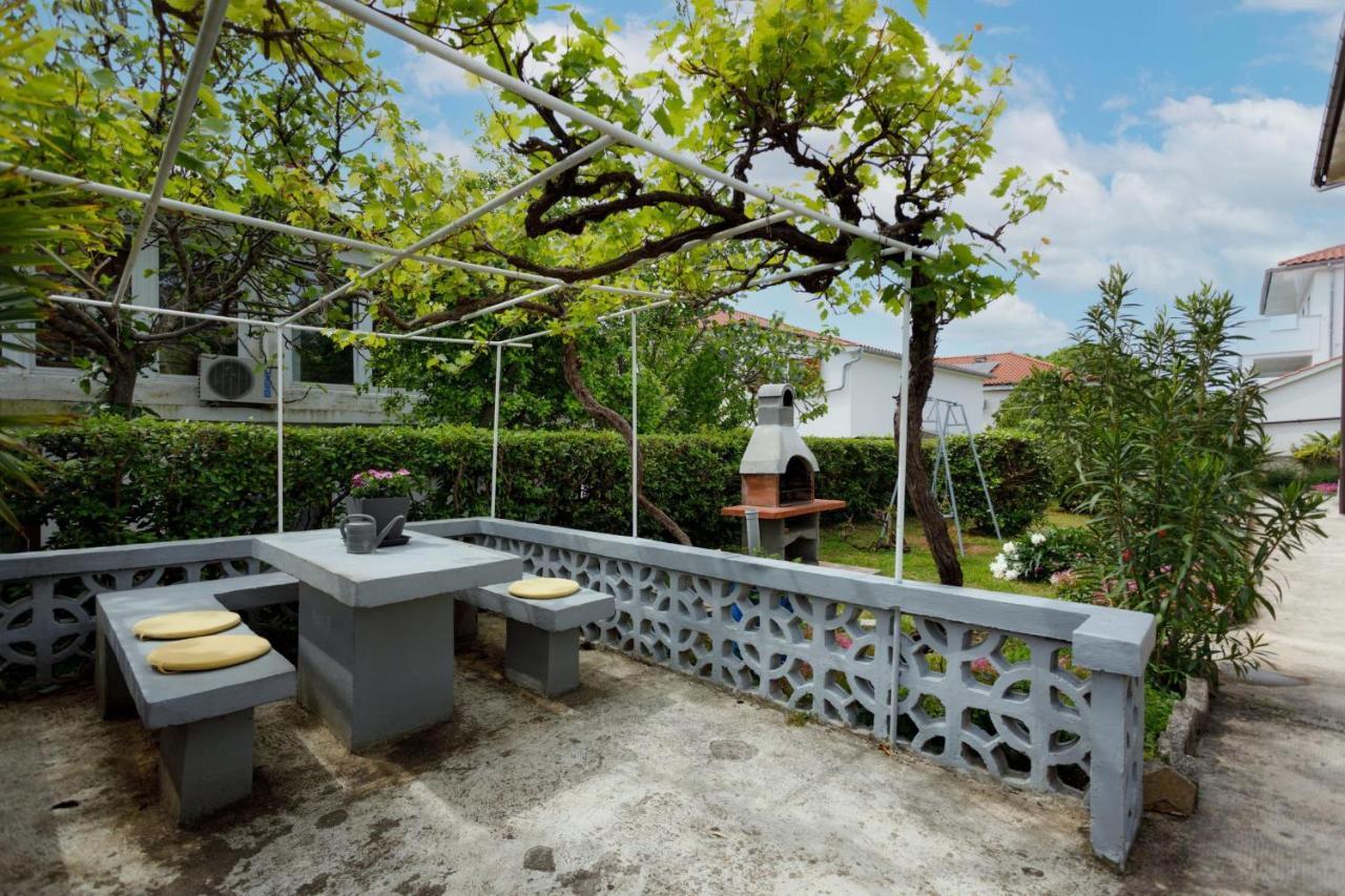 Apartman Laura Krk Town Exteriér fotografie